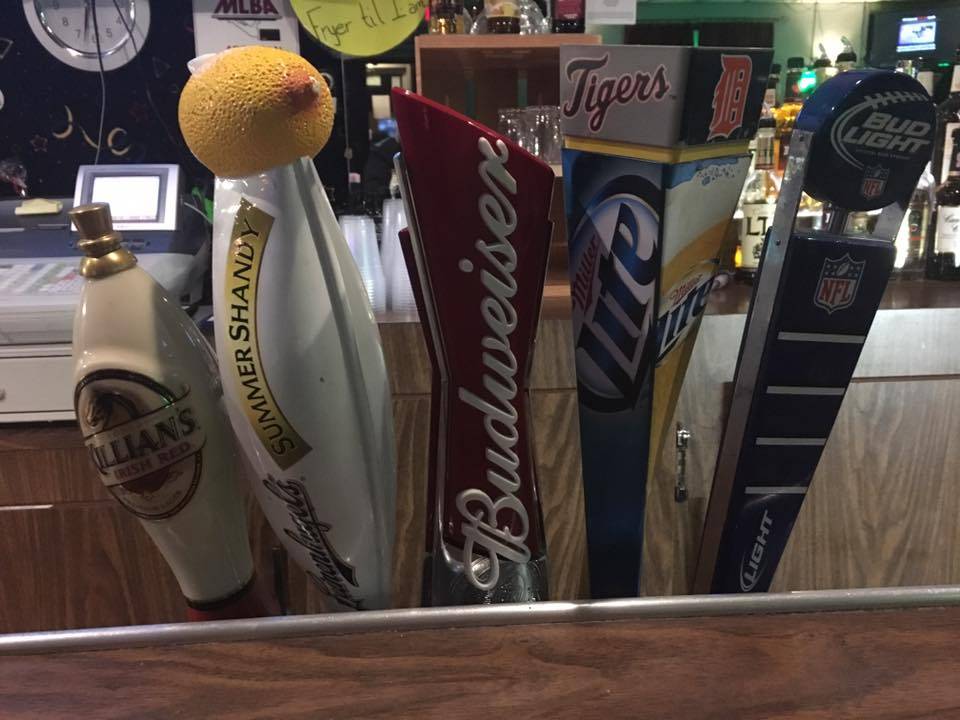 Bottomz UP Bar & Grill | restaurant | 400 Washington Ave, Bay City, MI 48708, USA | 9898929220 OR +1 989-892-9220