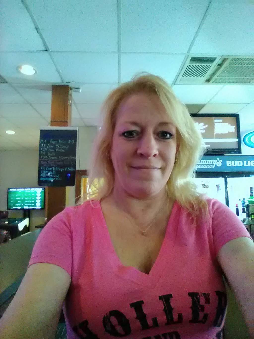 Sammys Lounge | night club | 5521 Center Point Rd, Cedar Rapids, IA 52402, USA | 3193938174 OR +1 319-393-8174