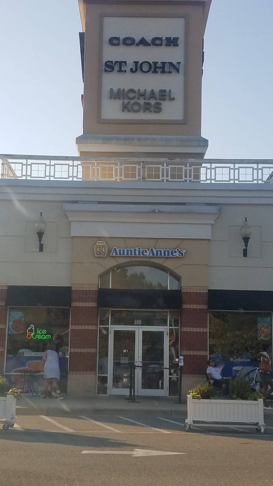 Auntie Annes | bakery | 100 Outlet Center Dr, Queenstown, MD 21658, USA | 4108277717 OR +1 410-827-7717