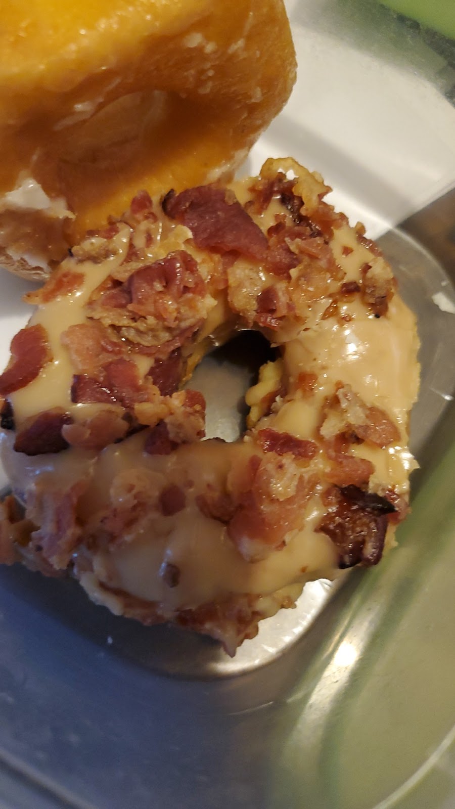 Scarlets Donuts | bakery | 805 E Bankhead St Suite A, New Albany, MS 38652, USA | 6625397386 OR +1 662-539-7386