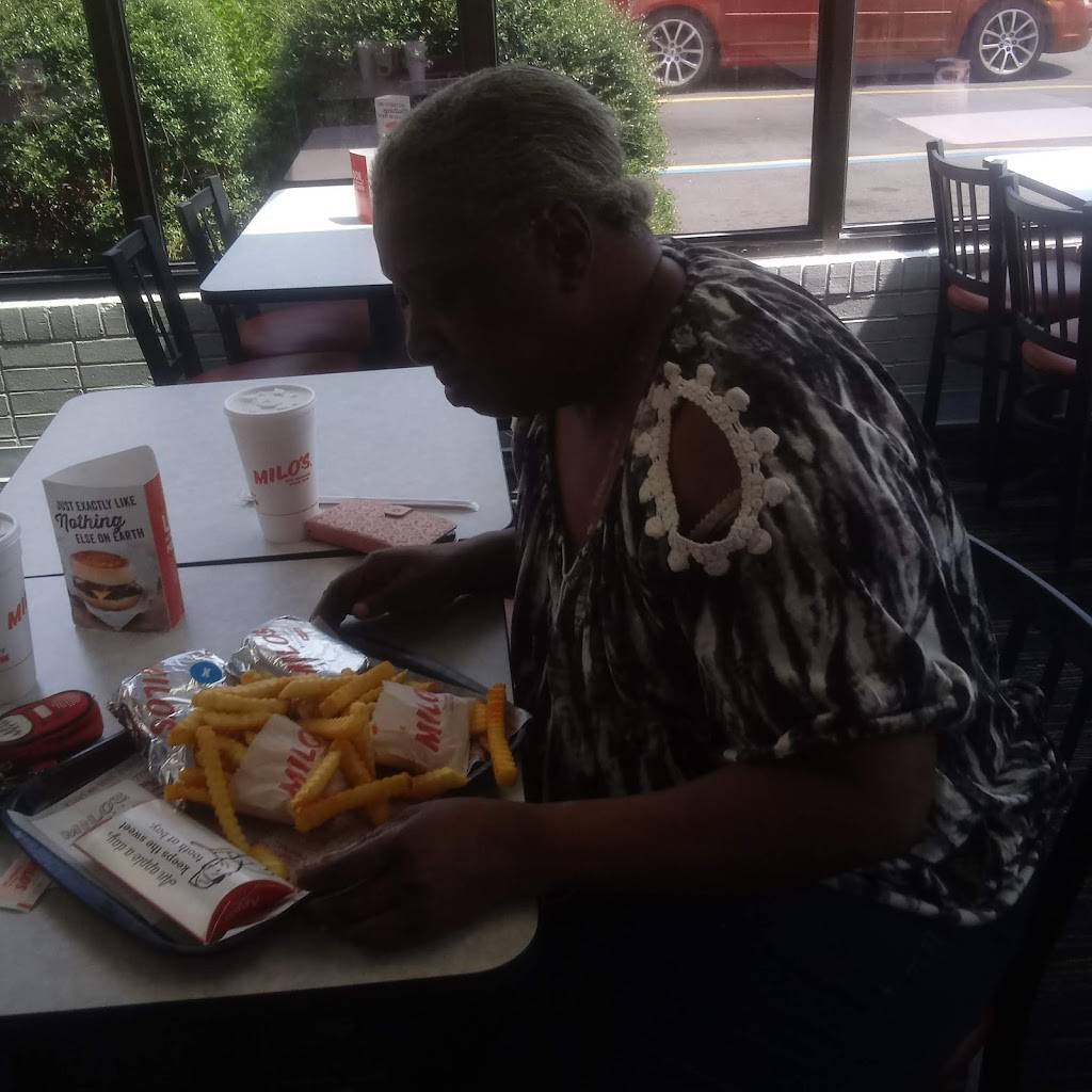 Milos Hamburgers | restaurant | 1120 Forestdale Blvd, Birmingham, AL 35214, USA | 2057986363 OR +1 205-798-6363