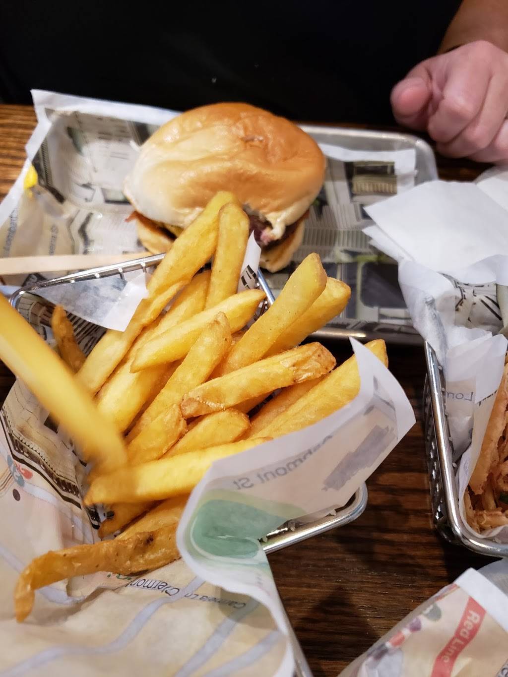 Wahlburgers | restaurant | 325 N Market St, Brookfield, WI 53045, USA | 2626419975 OR +1 262-641-9975