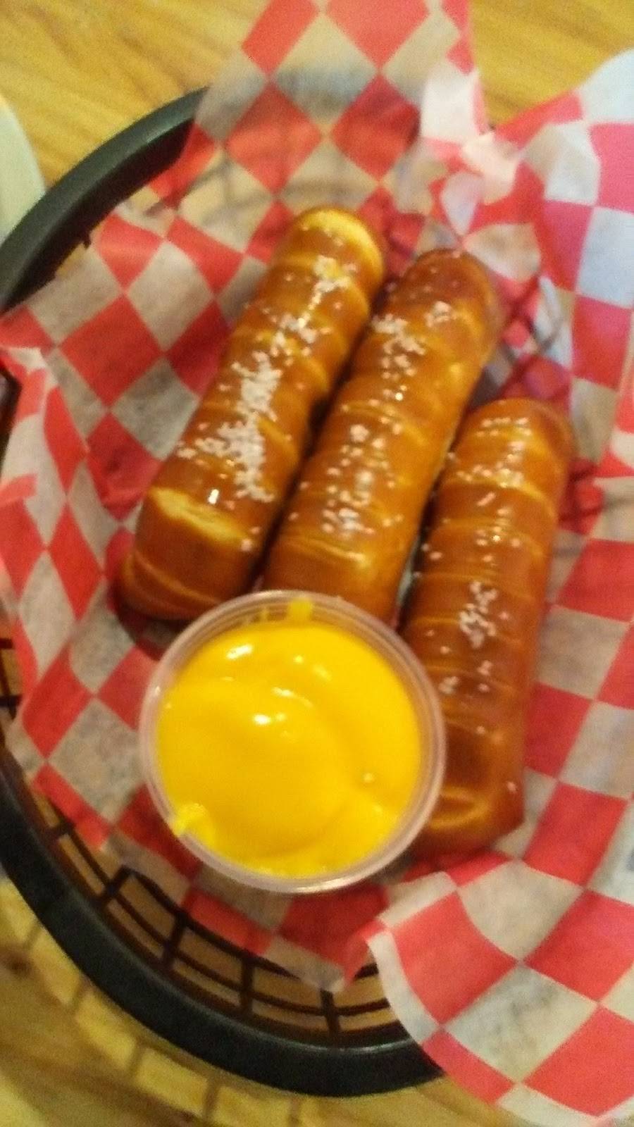 Riverside Family Dining | restaurant | 27 Howard St, Croswell, MI 48422, USA | 8106794771 OR +1 810-679-4771