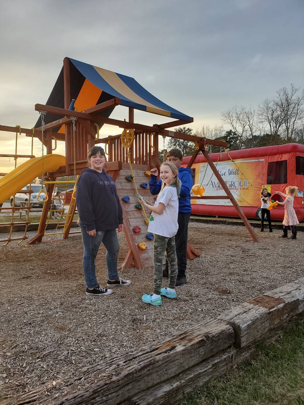 Shilohs Food Court, Bar and Food Truck Park. | restaurant | 32127 TX-249, Pinehurst, TX 77362, USA | 3462255133 OR +1 346-225-5133