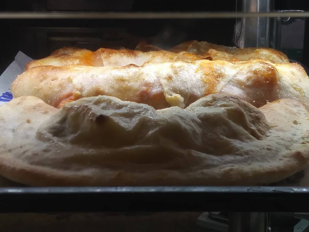 Primaveras Pizzeria & Restaurant | restaurant | 170 E Montauk Hwy, Lindenhurst, NY 11757, USA | 6319918118 OR +1 631-991-8118