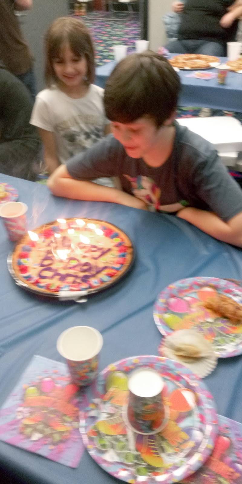 Fields of Pizza | restaurant | 1132 Avenue of the Cities, East Moline, IL 61244, USA | 3097929500 OR +1 309-792-9500