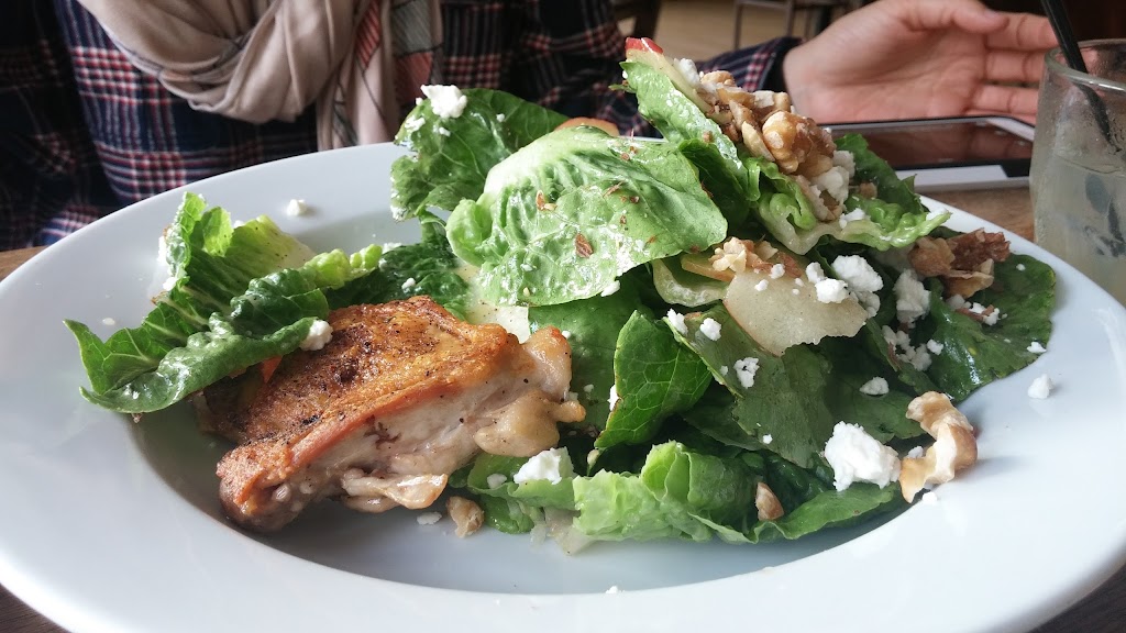 Solo Bar & Eatery | restaurant | 200 Roy St, Seattle, WA 98109, USA | 2062130080 OR +1 206-213-0080