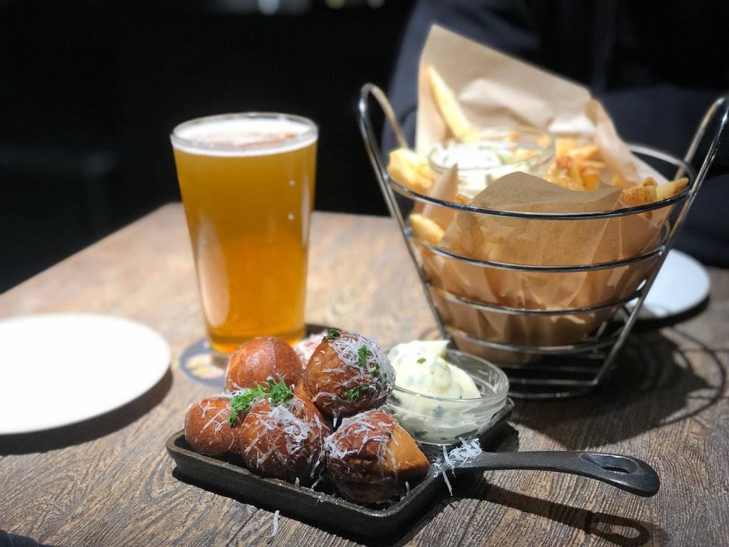 Karl Strauss Brewing Company | restaurant | 2390 E Orangewood Ave #100, Anaheim, CA 92806, USA | 7149401772 OR +1 714-940-1772