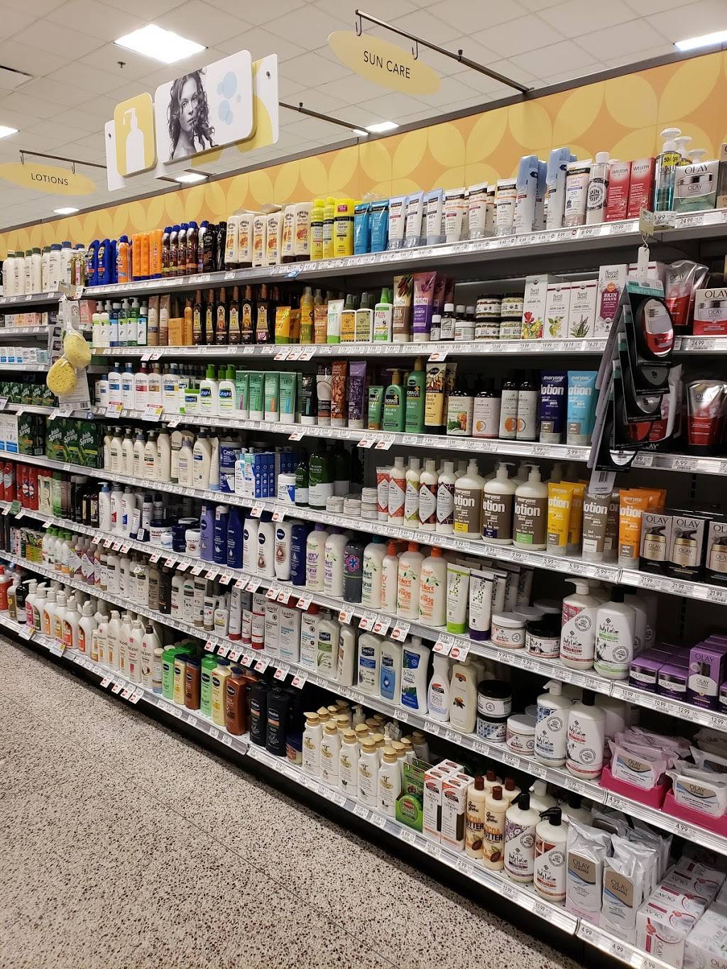 Village Center | shopping mall | 13100-13262 N Dale Mabry Hwy, Tampa, FL 33618, USA | 8136644800 OR +1 813-664-4800