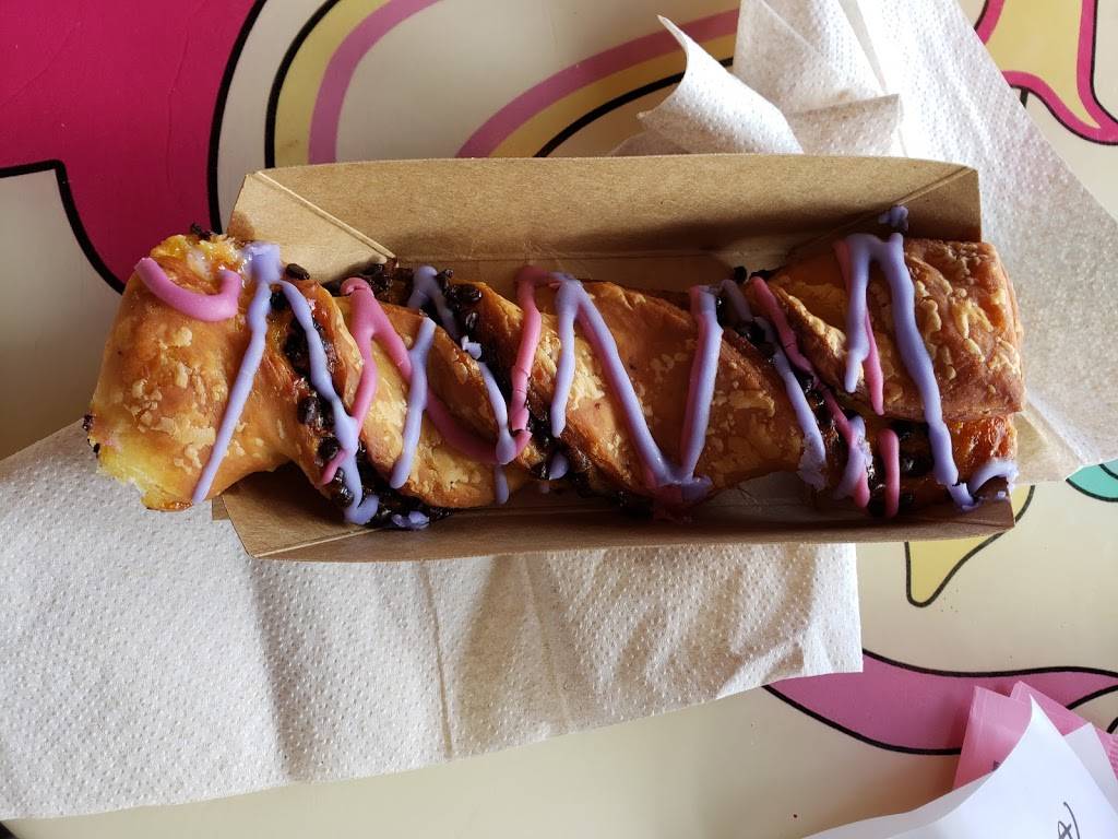 Cheshire Café | restaurant | Magic Kingdom Park, Tomorrowland, Orlando, FL 32836, USA | 4079395277 OR +1 407-939-5277