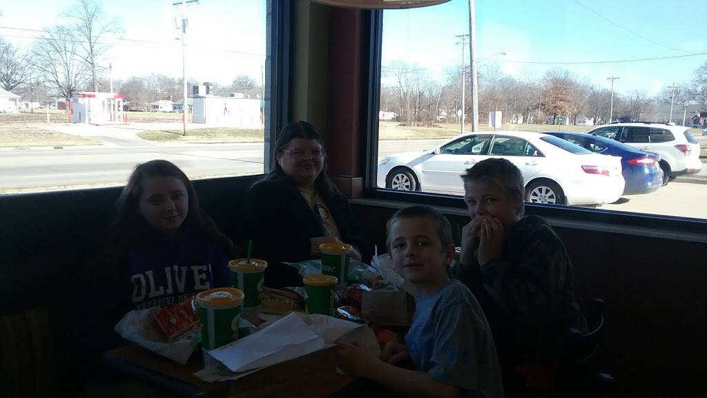 Subway | restaurant | 795 W McCord, Centralia, IL 62801, USA | 6185337827 OR +1 618-533-7827