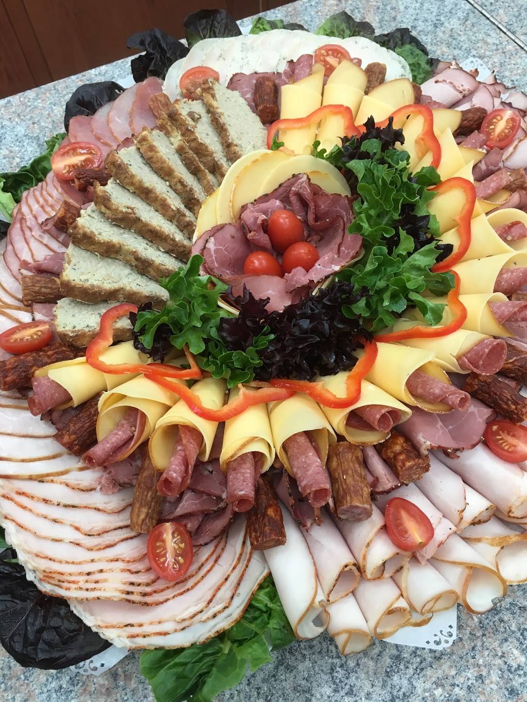 Slovianka | restaurant | 62-42 Forest Ave, Ridgewood, NY 11385, USA | 7183667100 OR +1 718-366-7100