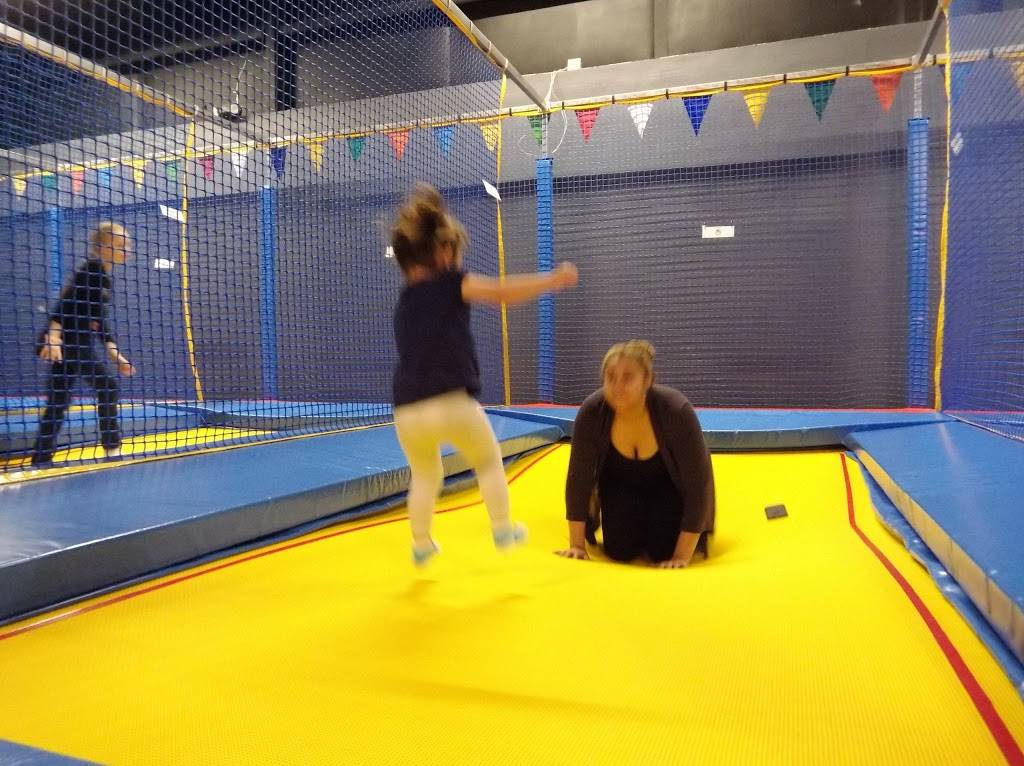 Whipples Fun Center | restaurant | 1510 E Bell Rd #300, Phoenix, AZ 85022, USA | 6028028350 OR +1 602-802-8350