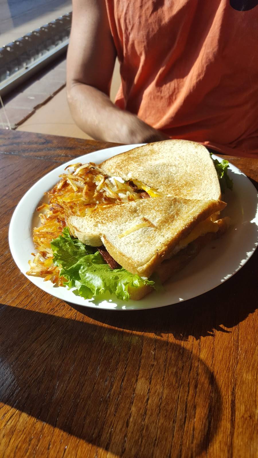 Fried Pie Co & Restaurant | restaurant | 202 W Main St, Gainesville, TX 76240, USA | 9406657641 OR +1 940-665-7641