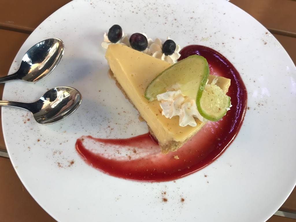 Izzys Fish & Oyster | restaurant | 2282 First St, Fort Myers, FL 33901, USA | 2393374999 OR +1 239-337-4999