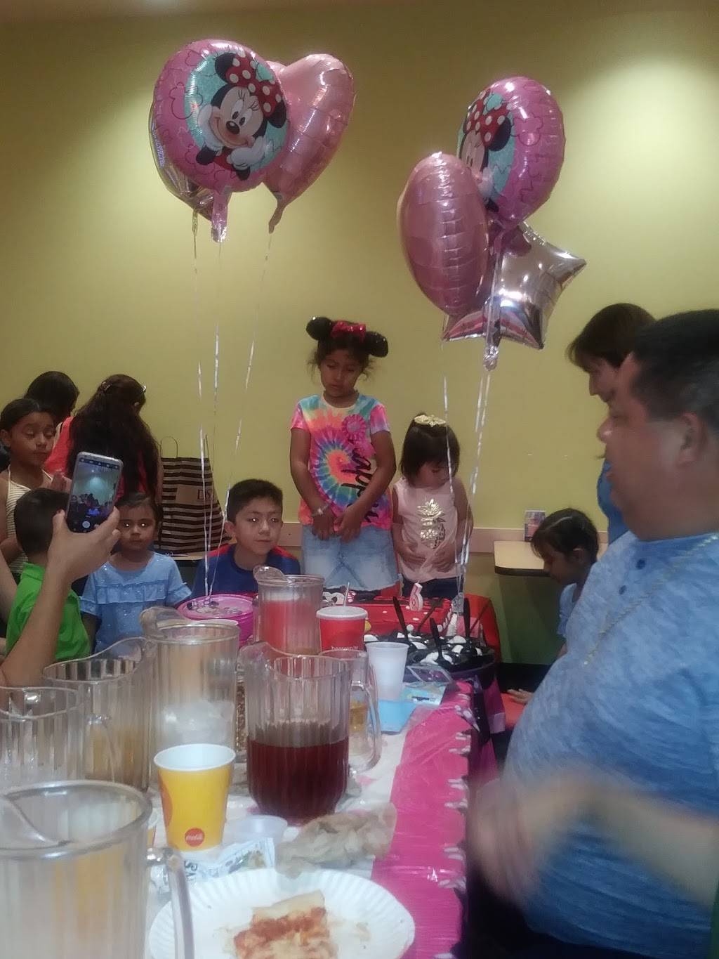 Wienerschnitzel | restaurant | 12110 Montana Ave, El Paso, TX 79938, USA | 9158498989 OR +1 915-849-8989