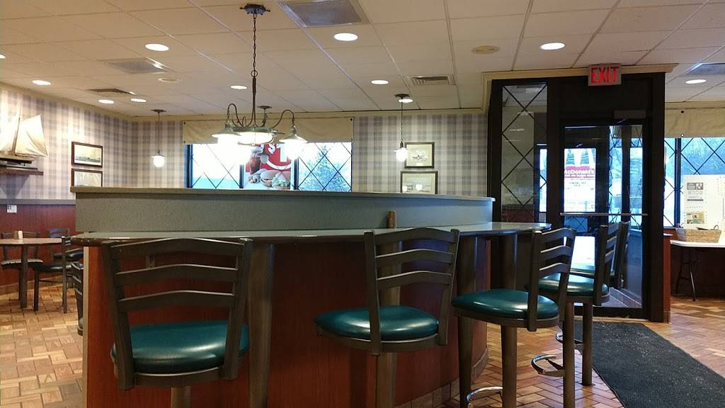 McDonalds | cafe | 141 US-1, Bucksport, ME 04416, USA | 2074696577 OR +1 207-469-6577
