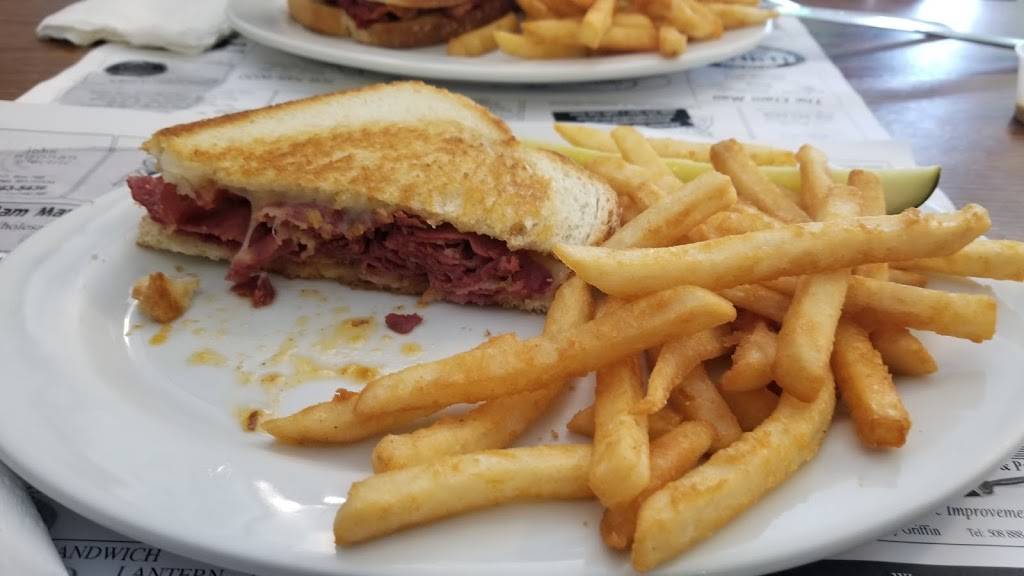 Country Fare Restaurant | restaurant | 319 Main St, Falmouth, MA 02540, USA | 5085489020 OR +1 508-548-9020