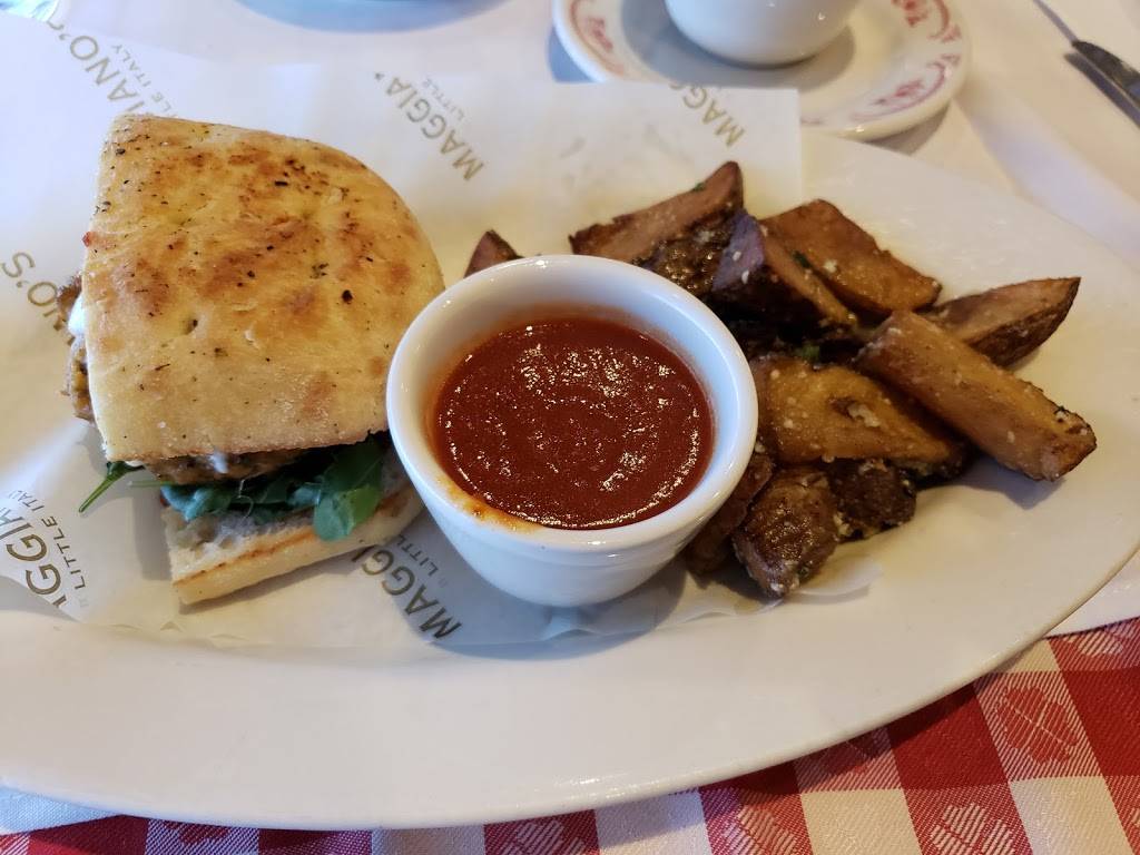 Maggianos Little Italy | restaurant | Streets of Woodfield, 1901 Woodfield Rd, Schaumburg, IL 60173, USA | 8472405600 OR +1 847-240-5600