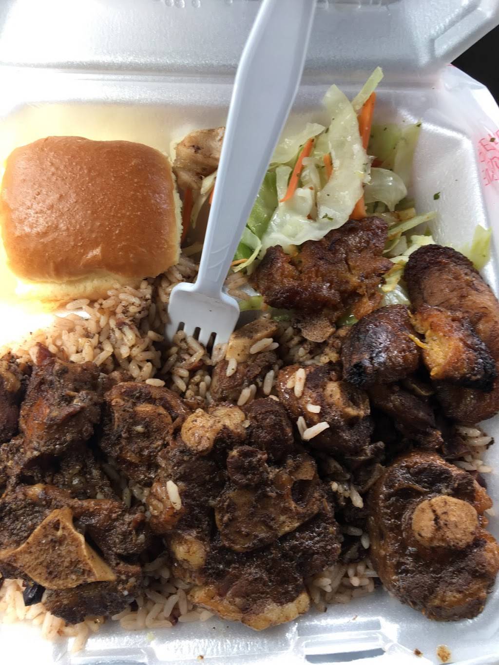 Petrenas Jamaican Grill LLC | restaurant | 247 Tar Heel Rd, Tar Heel, NC 28392, USA | 9108623088 OR +1 910-862-3088