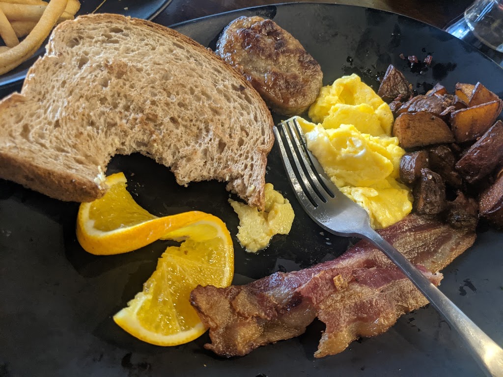 Tiffanys On Broadway | restaurant | 4645 N Broadway, Chicago, IL 60640, USA | 7732937323 OR +1 773-293-7323