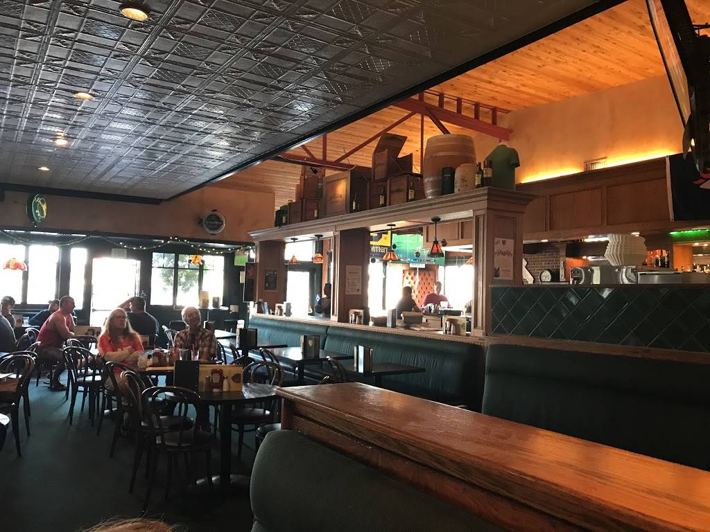 Hennesseys Tavern | restaurant | 34111 La Plaza, Dana Point, CA 92629, USA | 9494880121 OR +1 949-488-0121