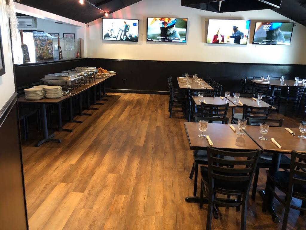 Triple Play Sports Bar and Grille | restaurant | 16 Straits Turnpike, Watertown, CT 06795, USA | 8604172877 OR +1 860-417-2877