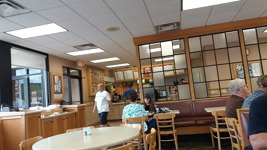 Wendys | restaurant | 402 W Main St, Morehead, KY 40351, USA | 6067846438 OR +1 606-784-6438