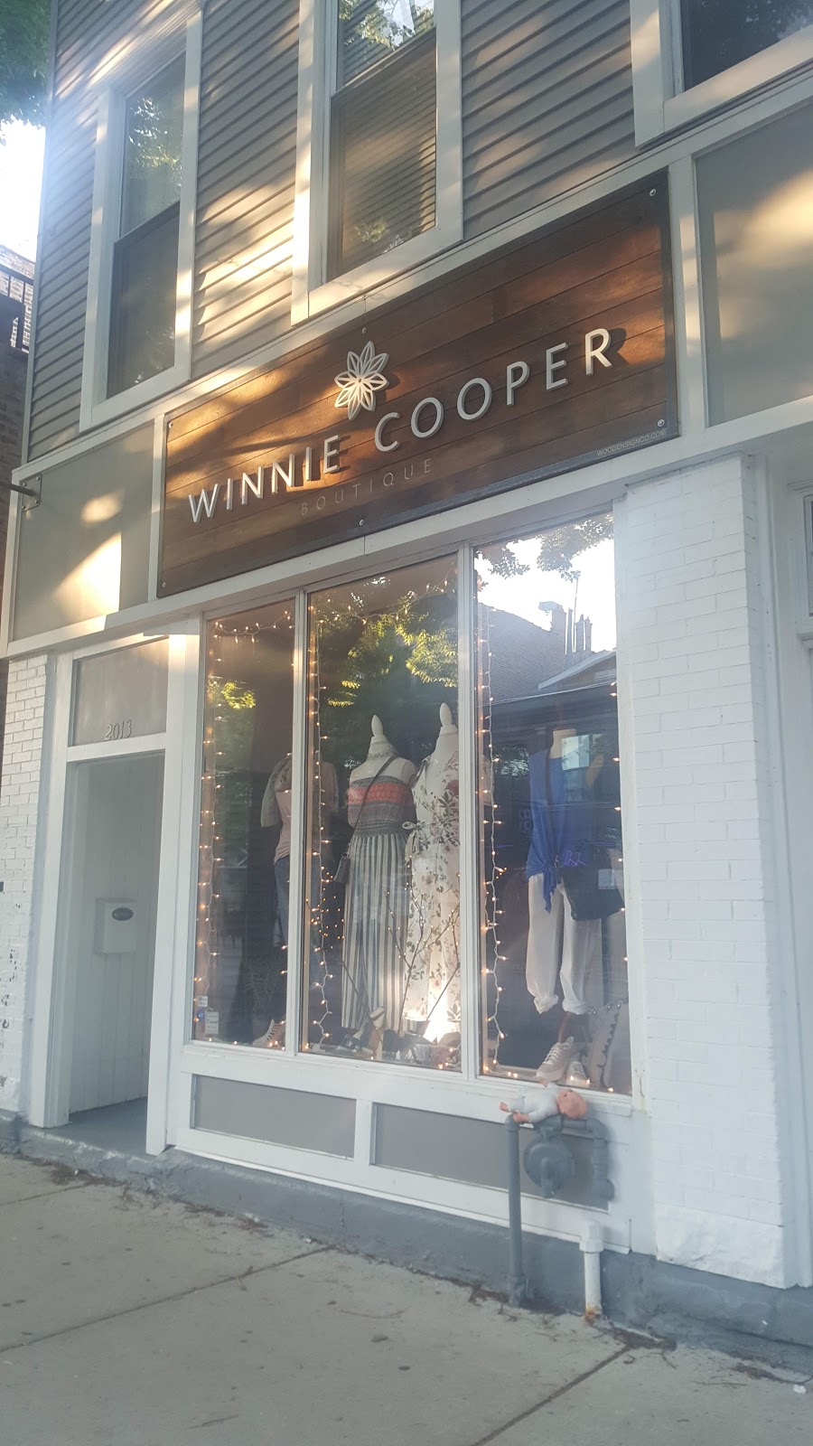 Starbucks | cafe | 2023-25 W Roscoe St, Chicago, IL 60618, USA | 7732816272 OR +1 773-281-6272