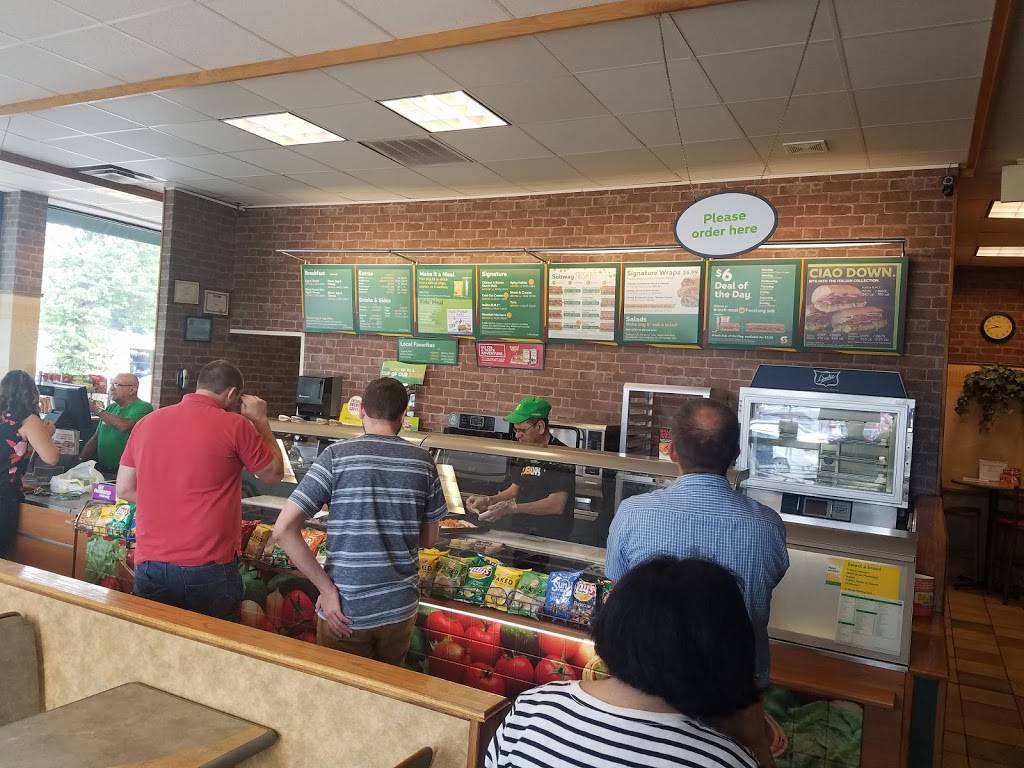 Subway Restaurants | restaurant | The Pavillion, 501 S Broad St #13, Lansdale, PA 19446, USA | 2153625778 OR +1 215-362-5778