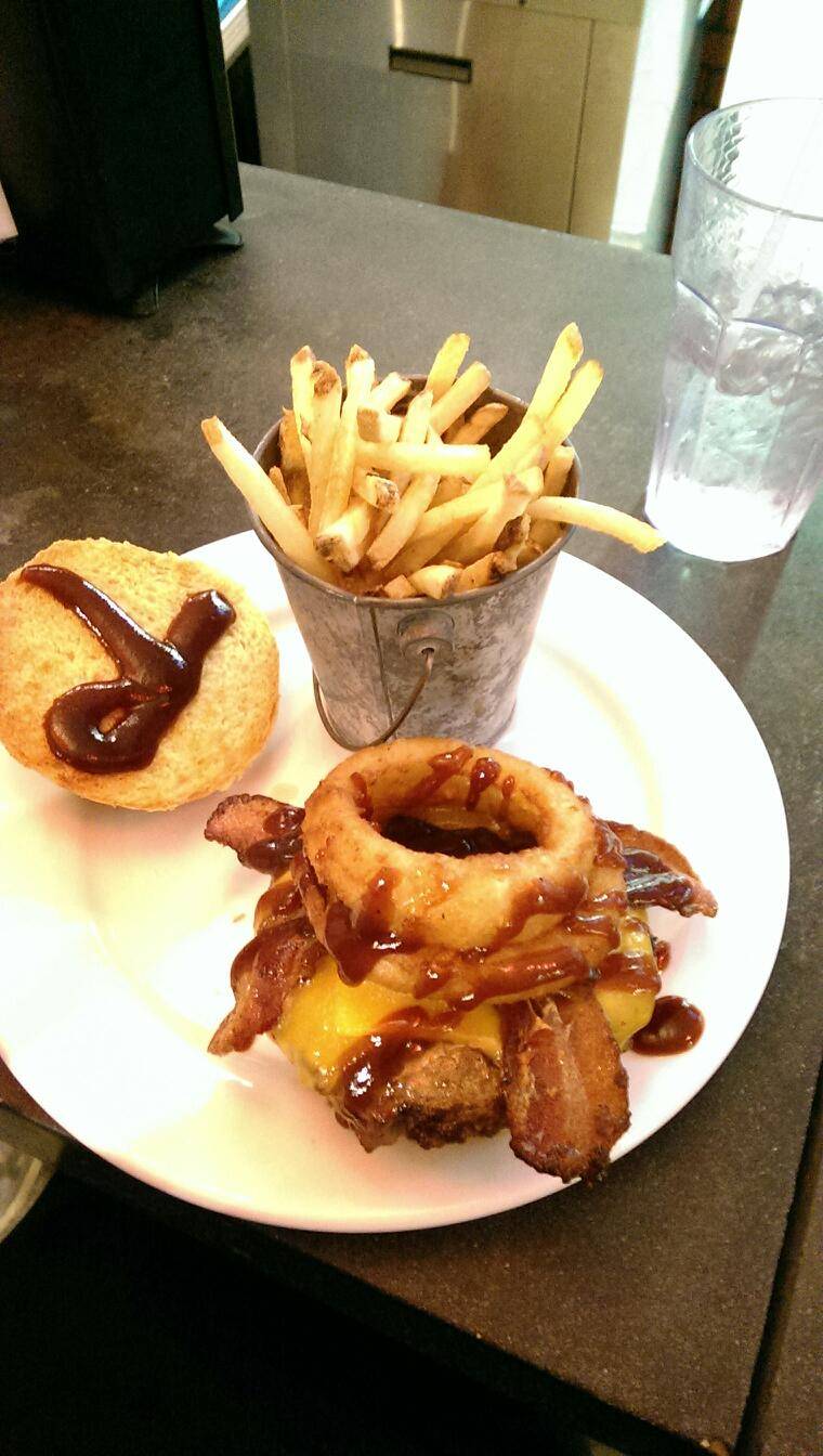 Roadhouse | restaurant | 38412 CA-99, Kingsburg, CA 93631, USA | 5598975433 OR +1 559-897-5433