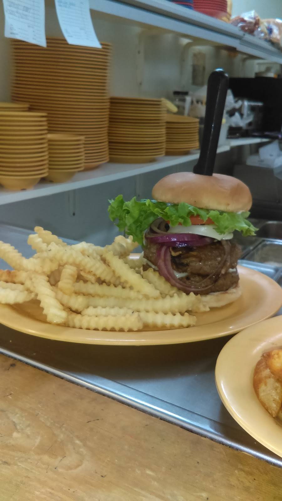 Hillbillys Cabin Restaurant | restaurant | 1705 S Cumberland St, Morristown, TN 37813, USA | 4235879930 OR +1 423-587-9930