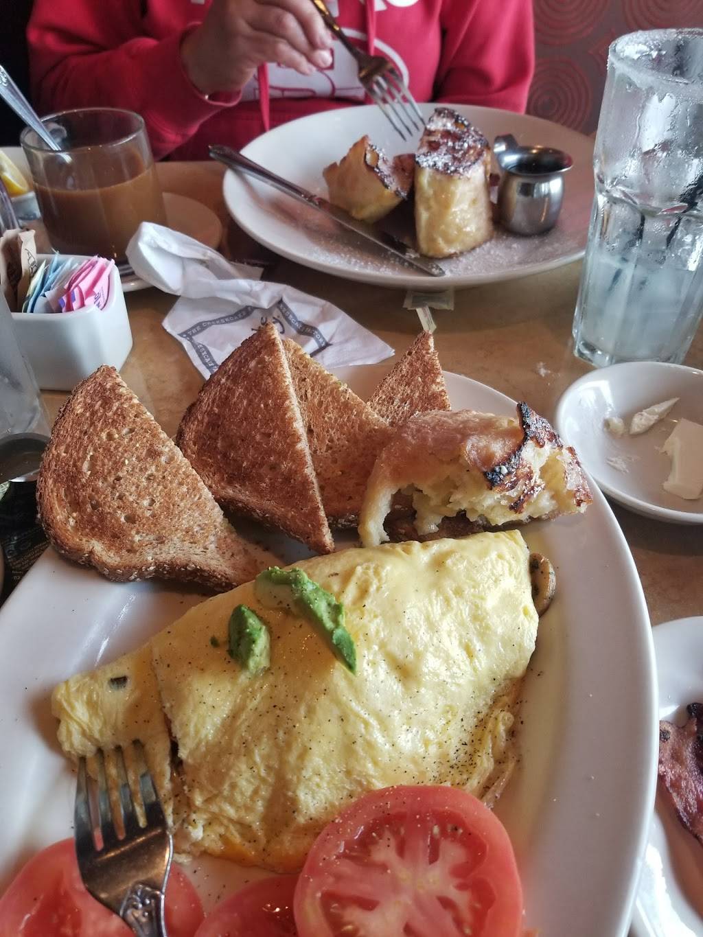 The Cheesecake Factory | restaurant | 2 W Colorado Blvd, Pasadena, CA 91101, USA | 6265846000 OR +1 626-584-6000