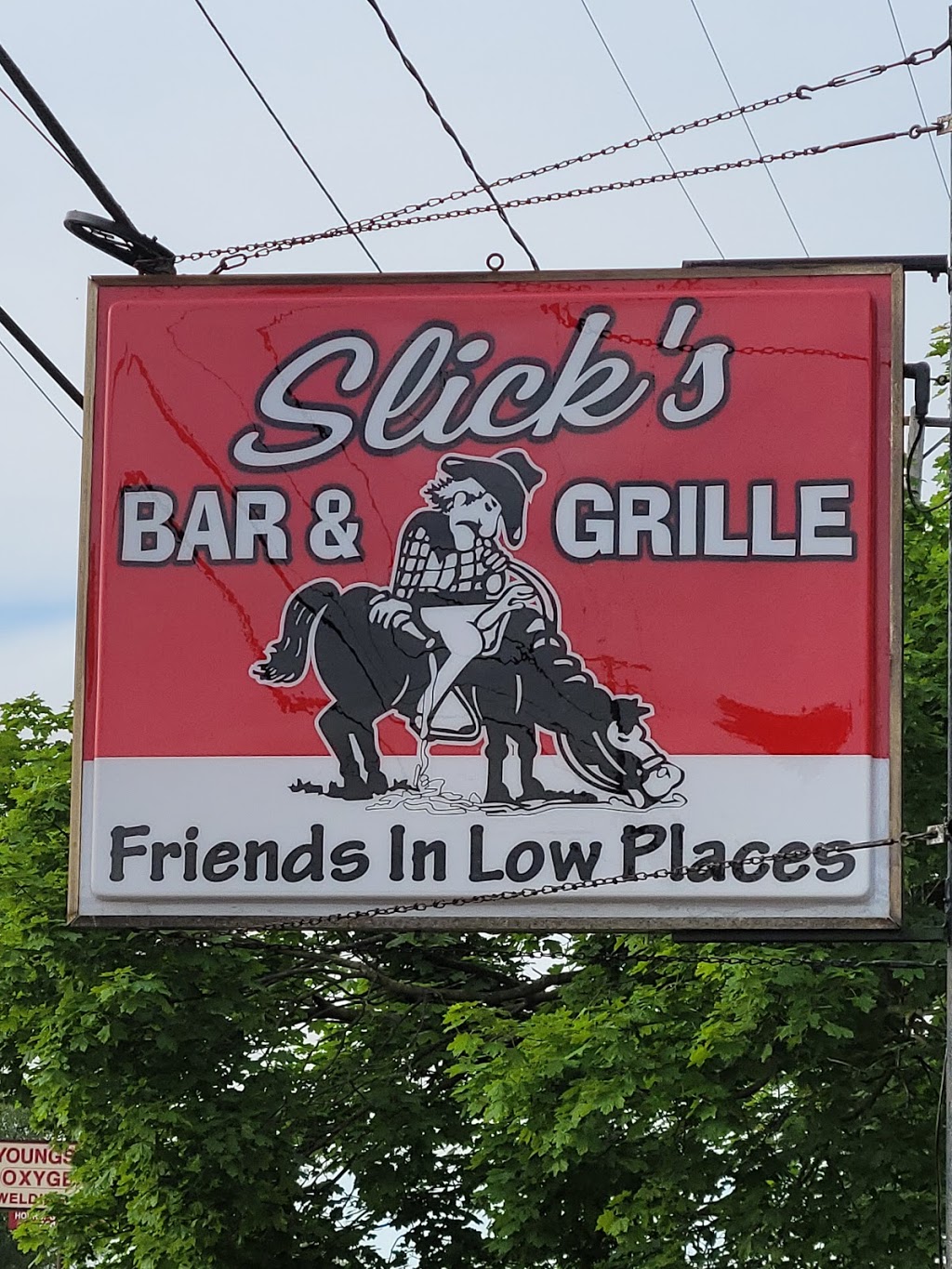 Slicks bar & grille | restaurant | 2139 Hubbard Rd, Youngstown, OH 44505, USA | 3303333036 OR +1 330-333-3036