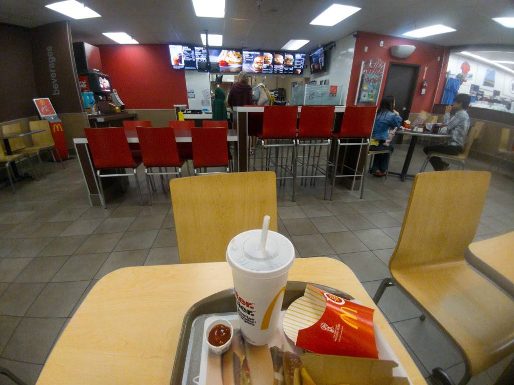 McDonalds | cafe | 4625 Redwood Dr, Rohnert Park, CA 94928, USA | 7075889883 OR +1 707-588-9883