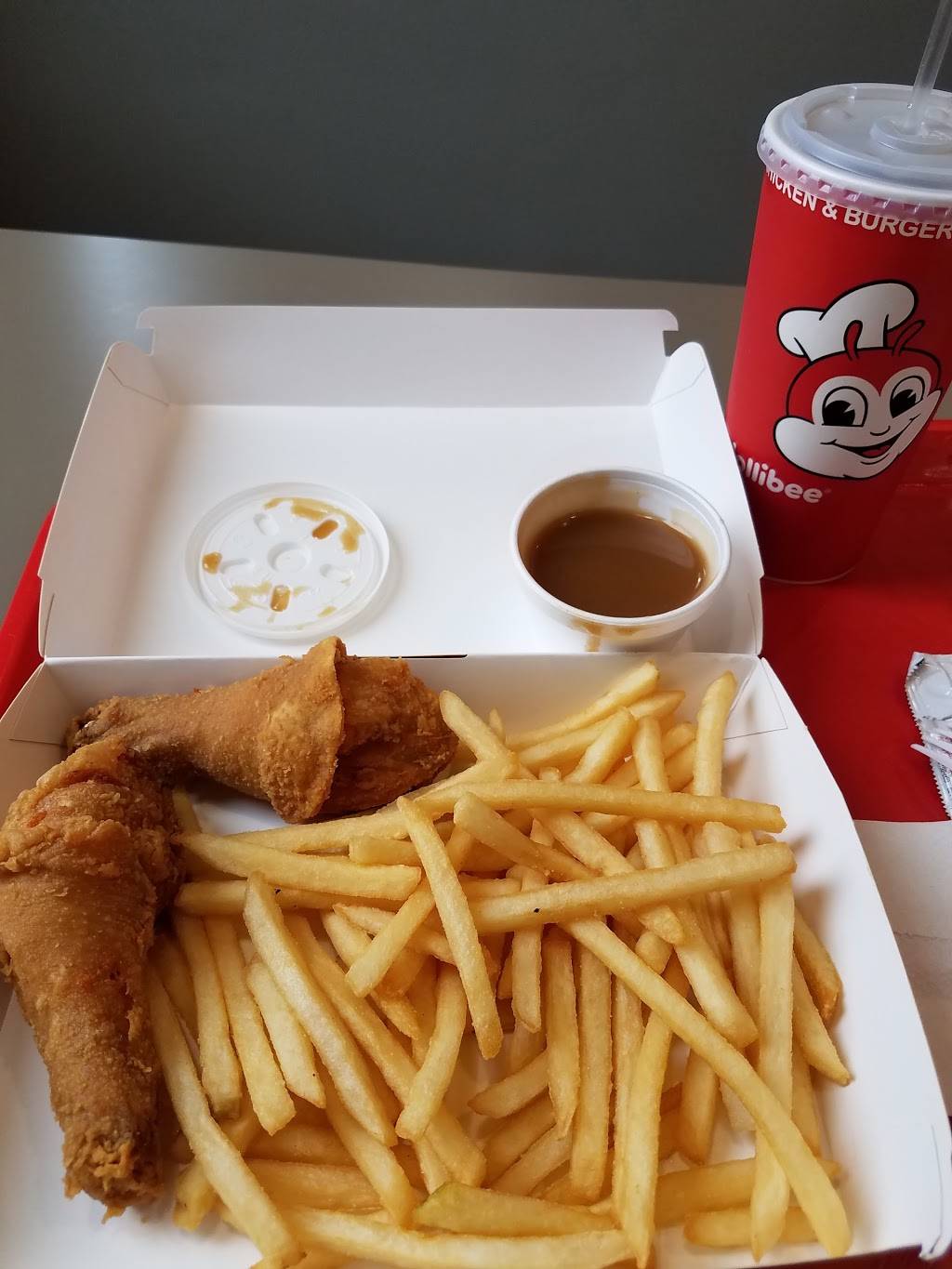 Jollibee | restaurant | 3534 W Touhy Ave, Skokie, IL 60076, USA | 8476743900 OR +1 847-674-3900