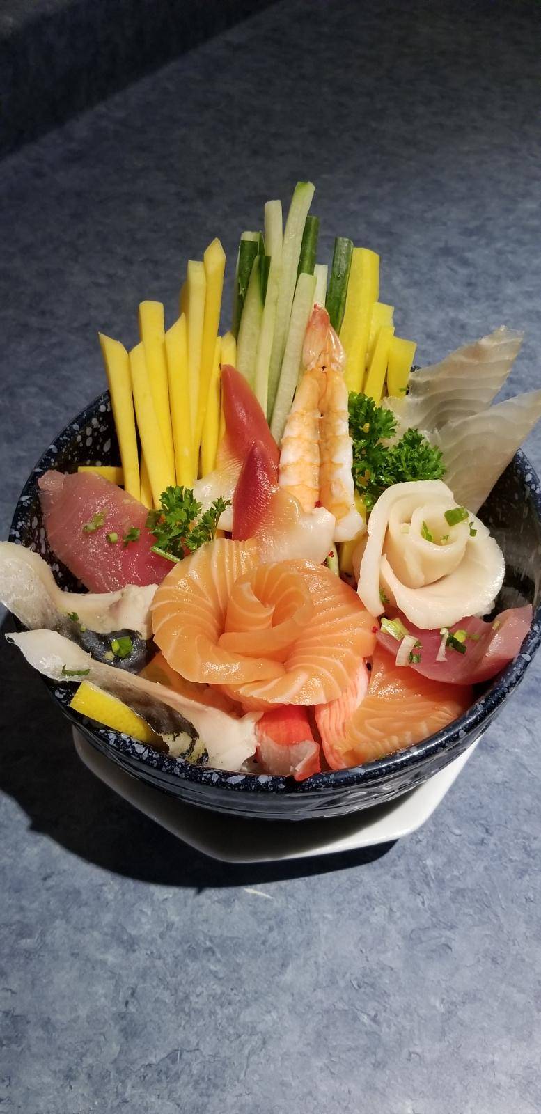 Makoto Sushi | restaurant | 525 Boulevard Saint-Martin O, Laval, QC H7M 1Y9, Canada | 4506683331 OR +1 450-668-3331