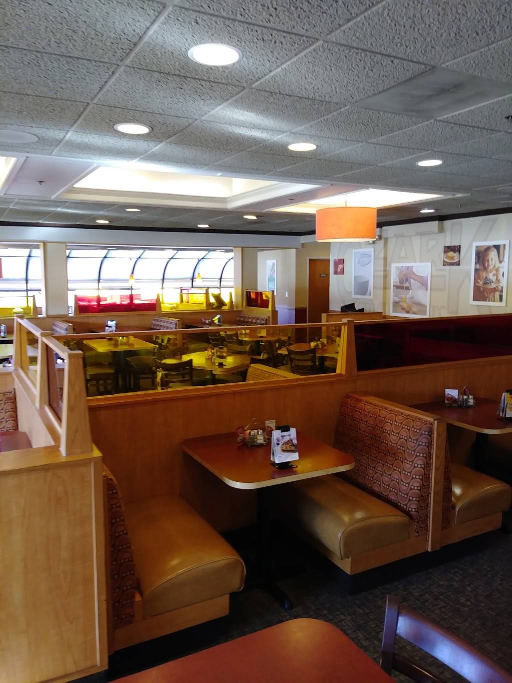 Bakers Square Restaurant & Bakery | restaurant | 2211 W Jefferson St, Joliet, IL 60435, USA | 8157291531 OR +1 815-729-1531