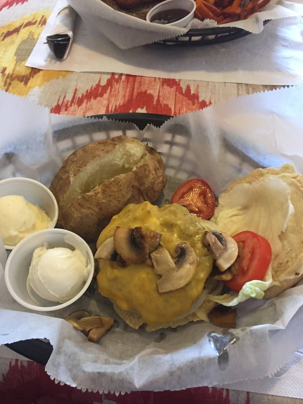 Cohearts Riverhouse | restaurant | 18 N Front St, Ripley, OH 45167, USA | 9373924819 OR +1 937-392-4819