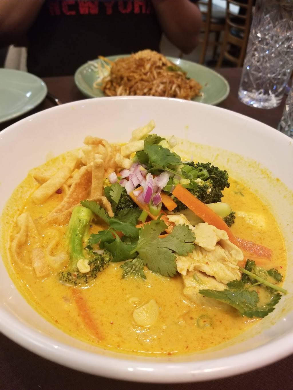 Asiana Hyde Park Thai & Sushi | restaurant | 3922 Edwards Rd, Cincinnati, OH 45209, USA | 5133510999 OR +1 513-351-0999