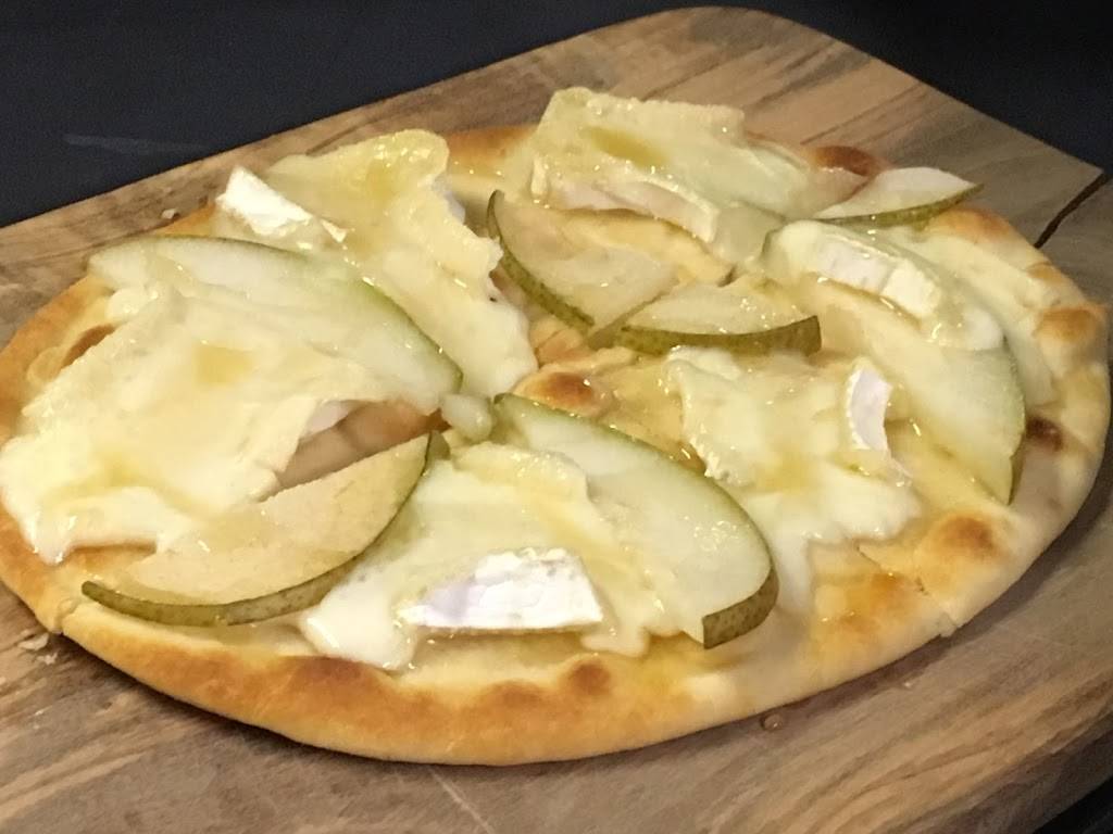 Nauti Inn Barstro | restaurant | 330 N Main St, Cheboygan, MI 49721, USA | 2316688250 OR +1 231-668-8250