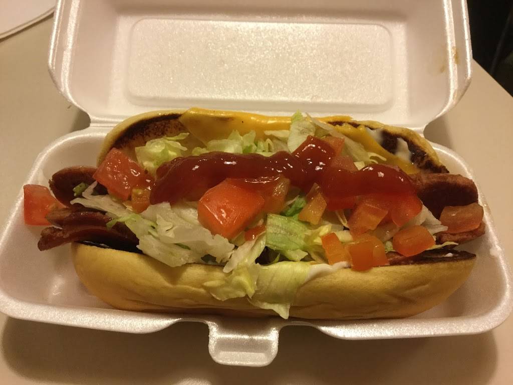 the Dog Den | restaurant | Main St and, Bronx St, White Plains, NY 10603, USA | 9143283288 OR +1 914-328-3288