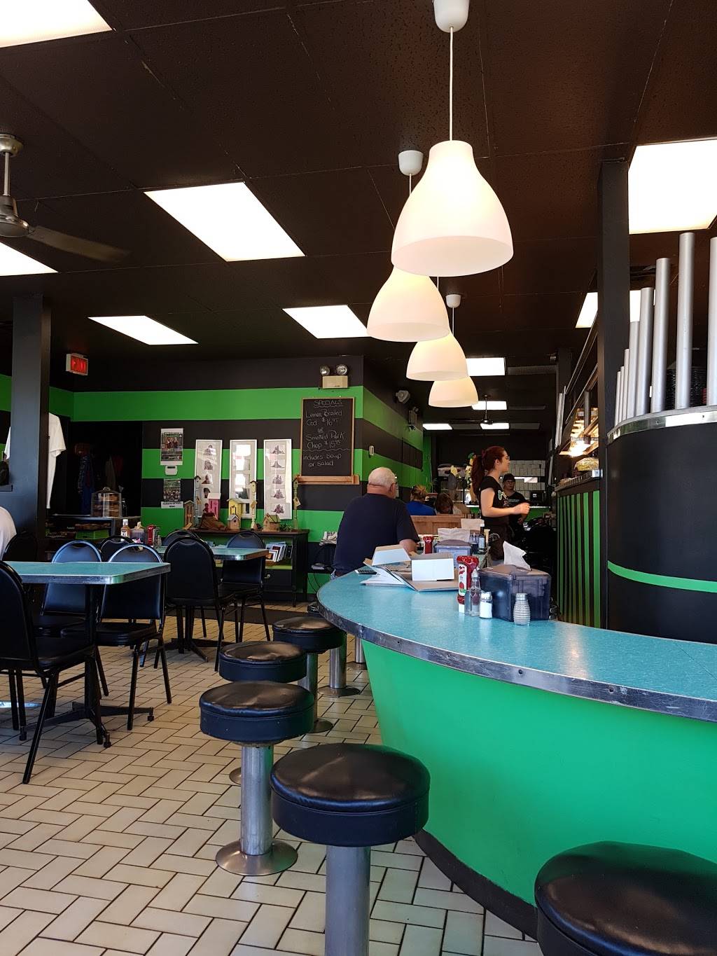 Madelyns Diner | restaurant | 377 Huron St, Stratford, ON N5A 5T6, Canada | 5192735296 OR +1 519-273-5296