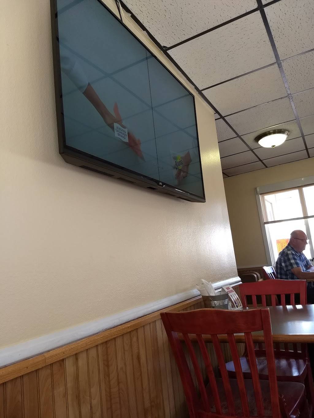 Home Plate | restaurant | 11 E Derrynane St, Le Center, MN 56057, USA | 5073574552 OR +1 507-357-4552