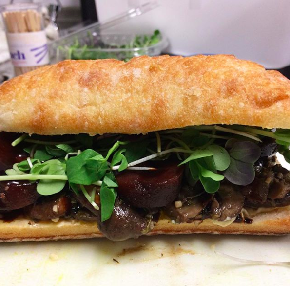 The Beach Canteen - Cobourg Beach Food | restaurant | 55 Queen St, Cobourg, ON K9A 2T4, Canada | 9052691614 OR +1 905-269-1614