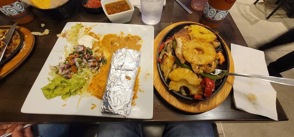 Hidalgo Mexican Bar and Grill Ankeny | restaurant | 1631 SW Main St #100, Ankeny, IA 50023, USA | 5152612664 OR +1 515-261-2664