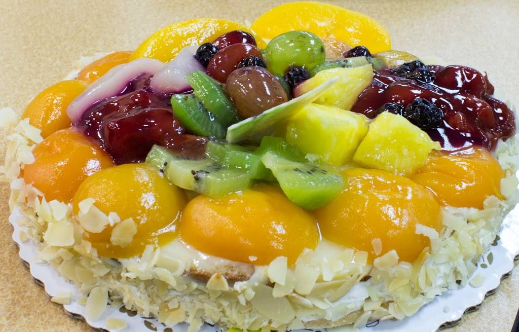 Servatii Pastry Shop 8 Mile | bakery | 8315 Beechmont Ave, Cincinnati, OH 45255, USA | 5134746840 OR +1 513-474-6840