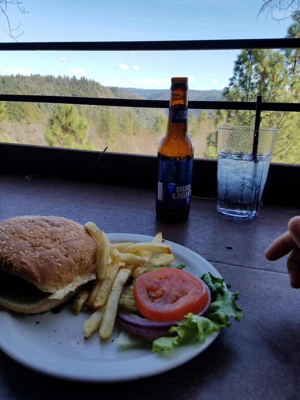 Red Frog | restaurant | 1001 CA-174, Colfax, CA 95713, USA | 5303461010 OR +1 530-346-1010