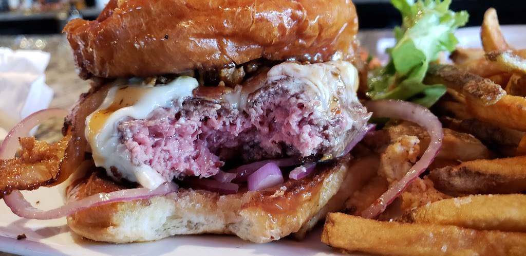 Hilltown Tavern | restaurant | 326 Roxborough Ave, Philadelphia, PA 19128, USA | 2677665835 OR +1 267-766-5835