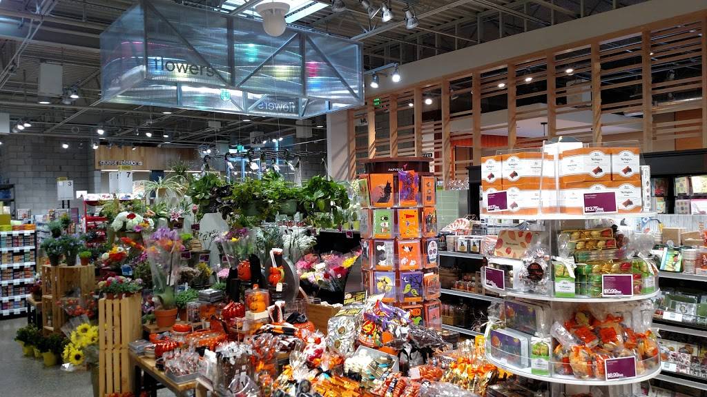 Plum Market | restaurant | 3601 Plymouth Rd, Ann Arbor, MI 48105, USA | 7345457250 OR +1 734-545-7250